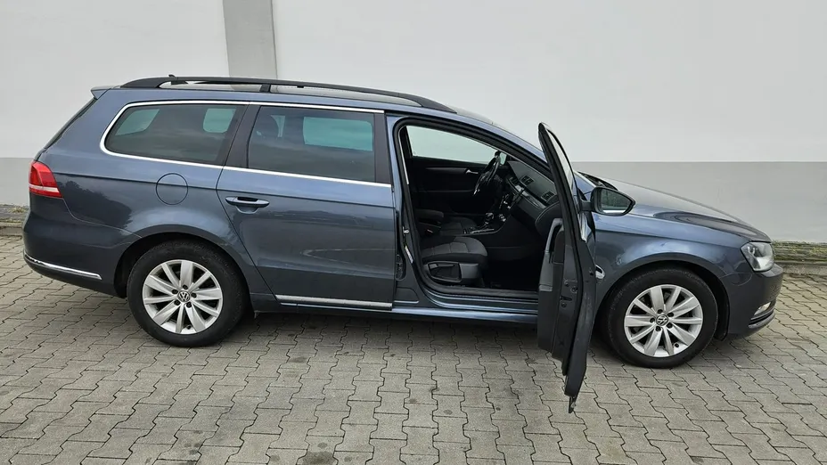 VOLKSWAGEN Passat -