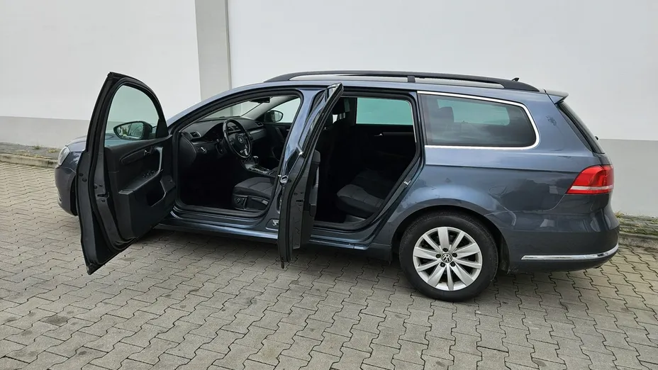 VOLKSWAGEN Passat -