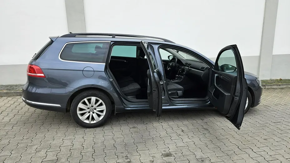 VOLKSWAGEN Passat -