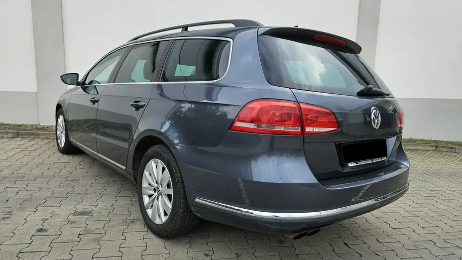 VOLKSWAGEN Passat -