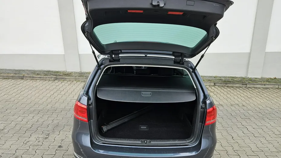 VOLKSWAGEN Passat -