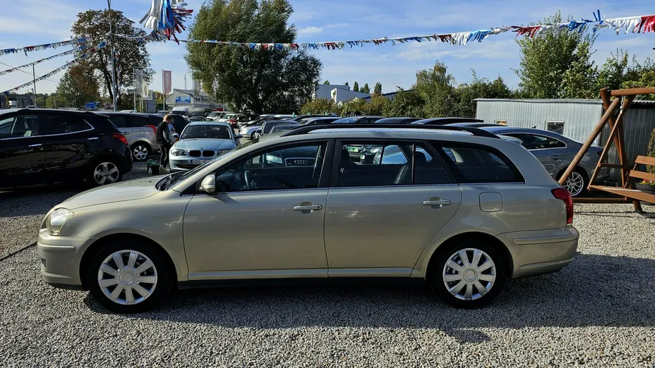 TOYOTA Avensis -
