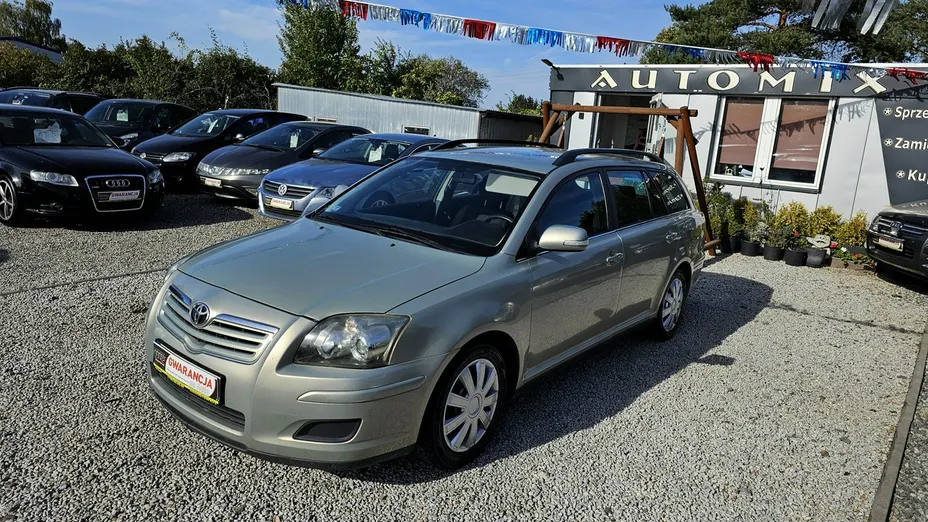 TOYOTA Avensis -