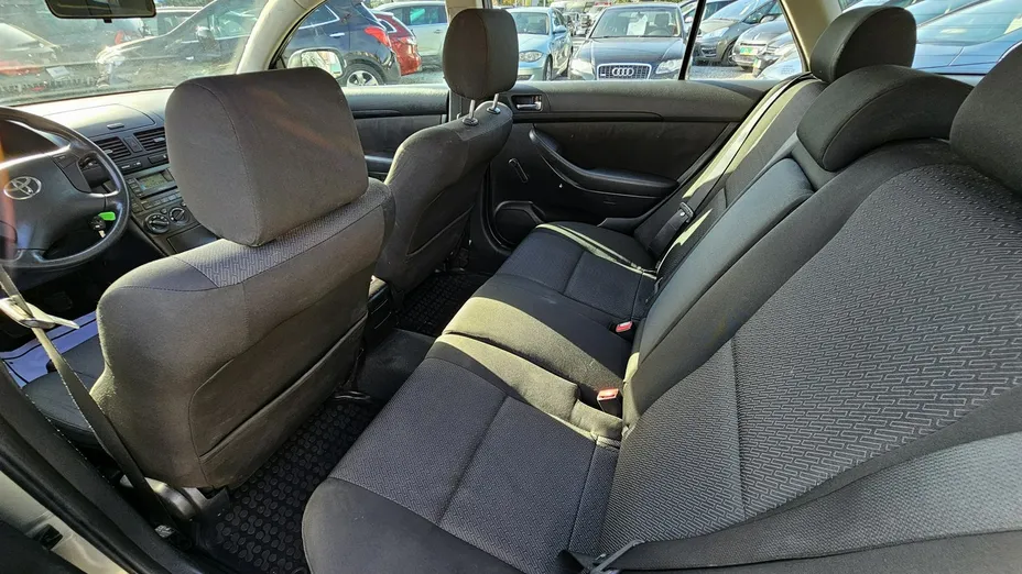TOYOTA Avensis -