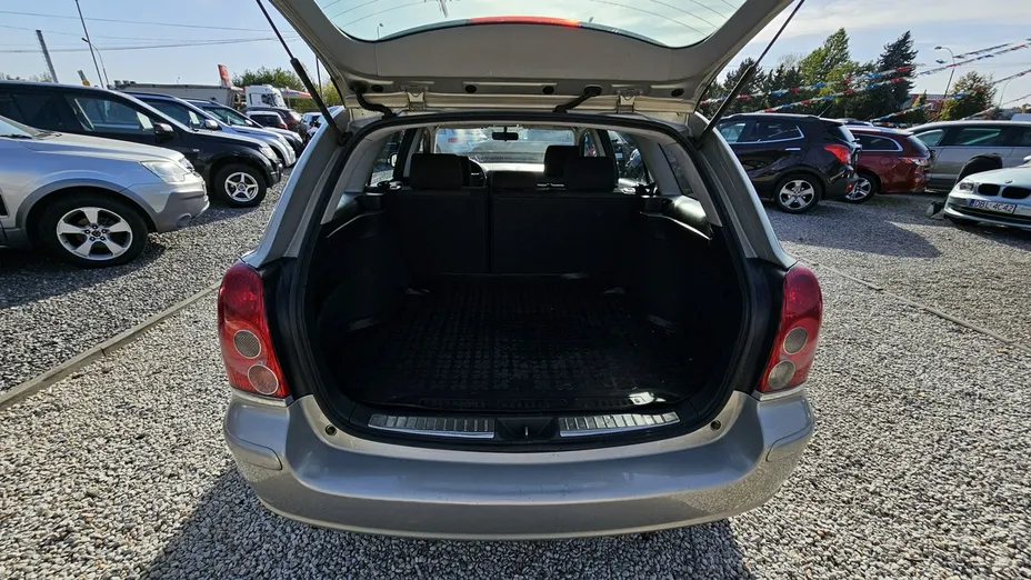 TOYOTA Avensis -