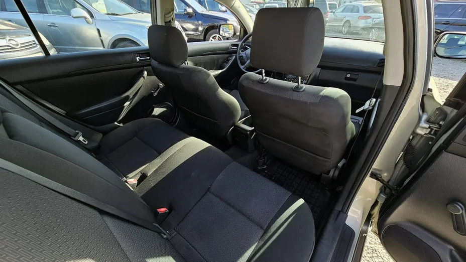 TOYOTA Avensis -