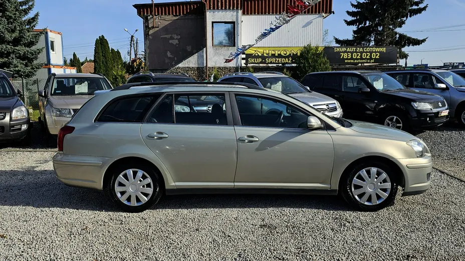 TOYOTA Avensis -