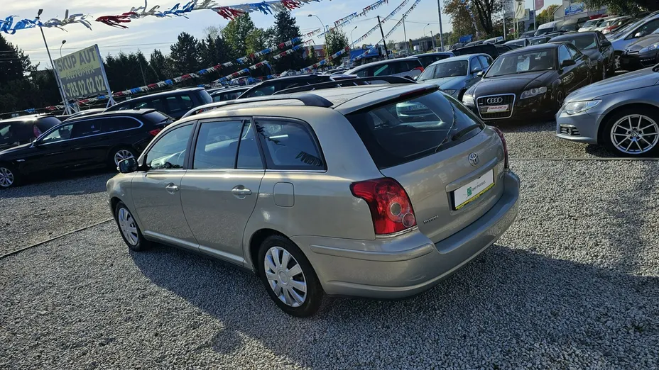 TOYOTA Avensis -