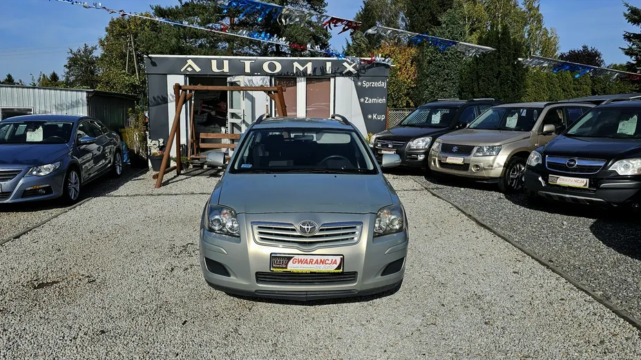 TOYOTA Avensis -