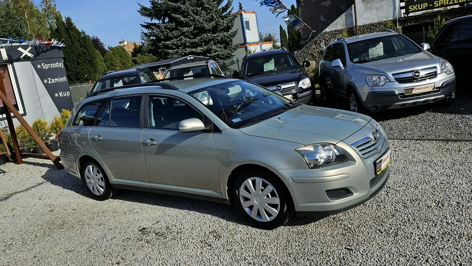 TOYOTA Avensis -