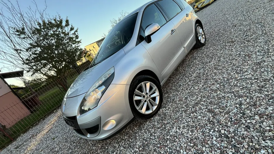 RENAULT Scenic -