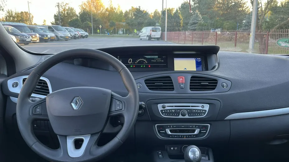 RENAULT Scenic -