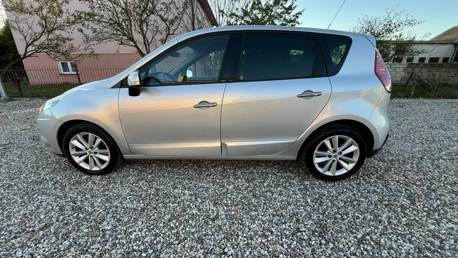 RENAULT Scenic -