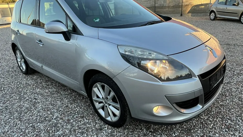 RENAULT Scenic -