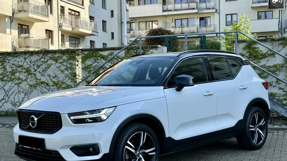 VOLVO XC40 -