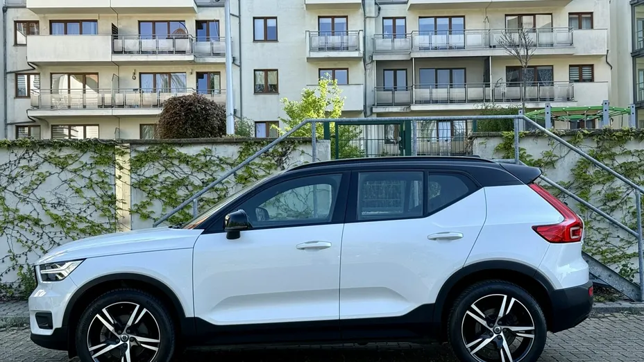 VOLVO XC40 -