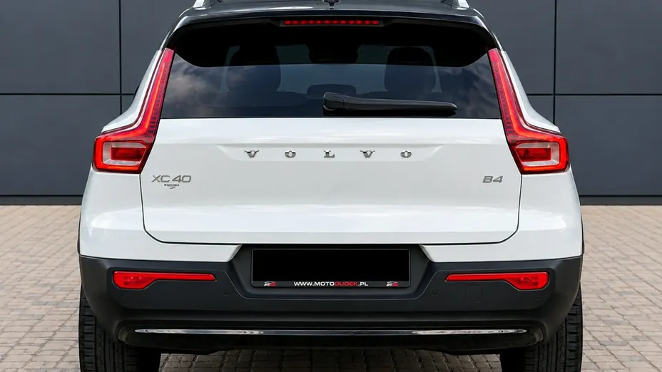 VOLVO XC40 -