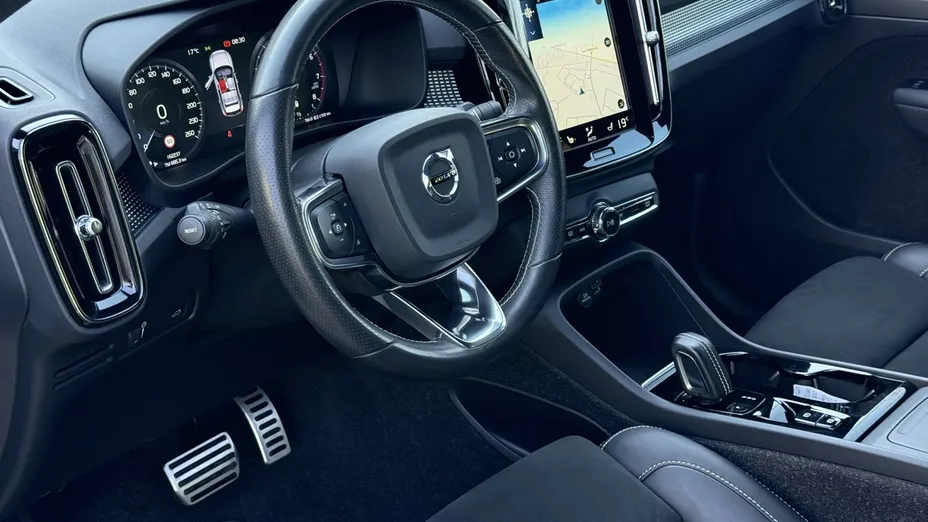 VOLVO XC40 -