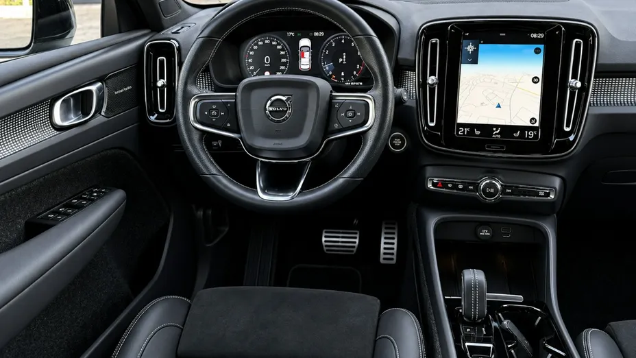 VOLVO XC40 -