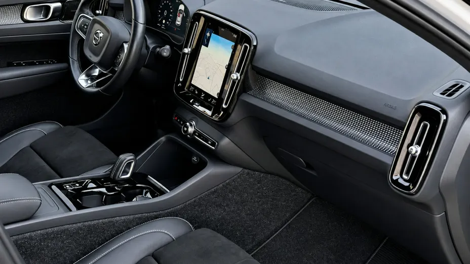 VOLVO XC40 -