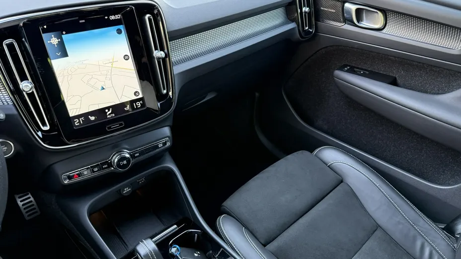 VOLVO XC40 -