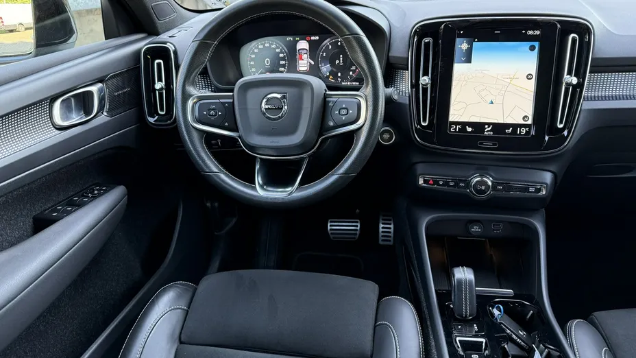 VOLVO XC40 -
