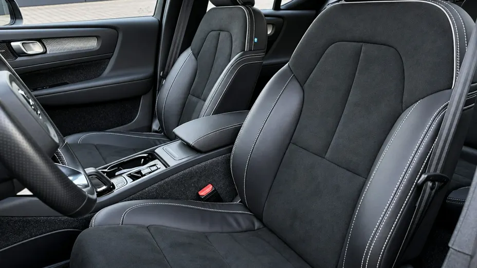 VOLVO XC40 -