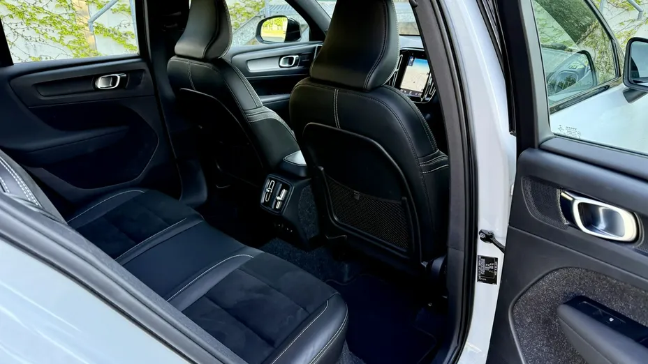 VOLVO XC40 -