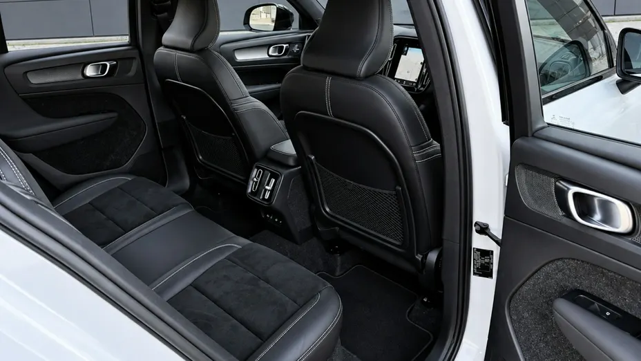 VOLVO XC40 -