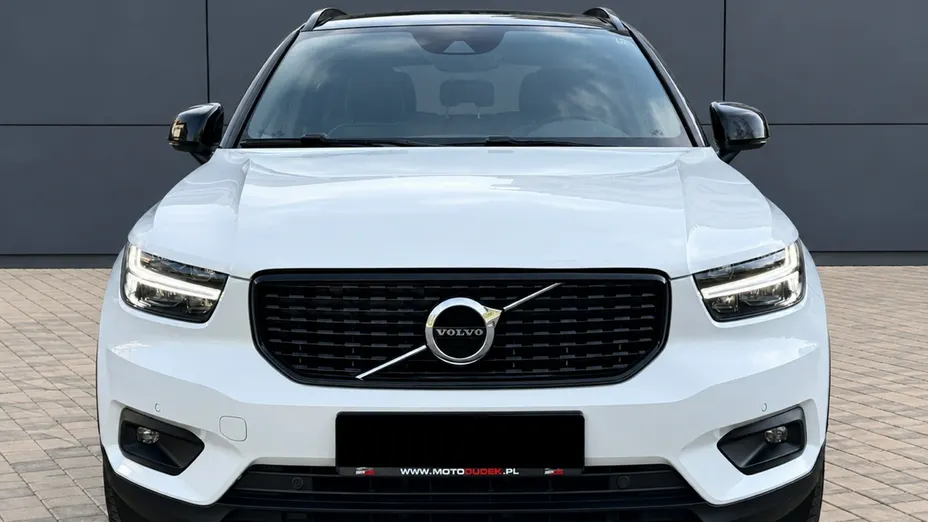 VOLVO XC40 -