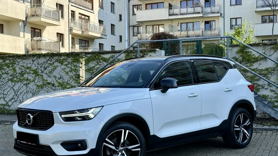 VOLVO XC40 -