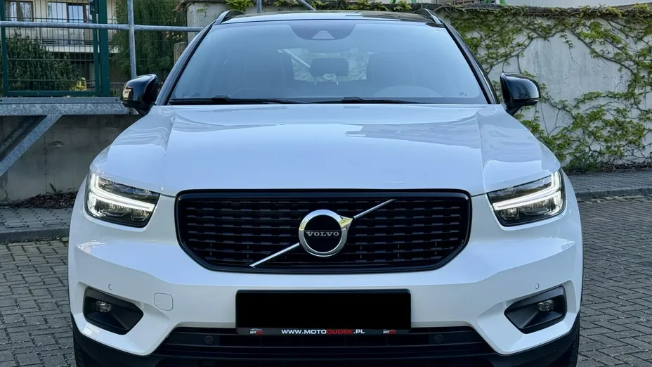 VOLVO XC40 -