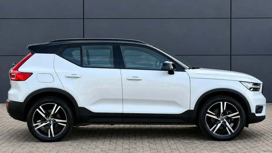 VOLVO XC40 -