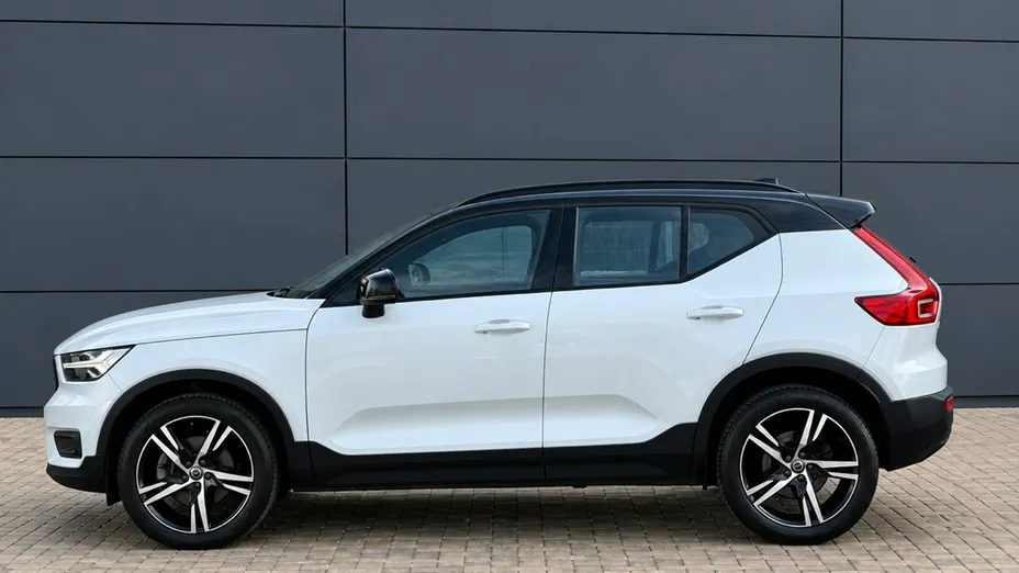 VOLVO XC40 -