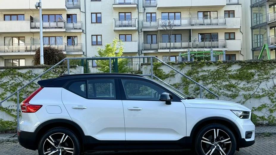 VOLVO XC40 -