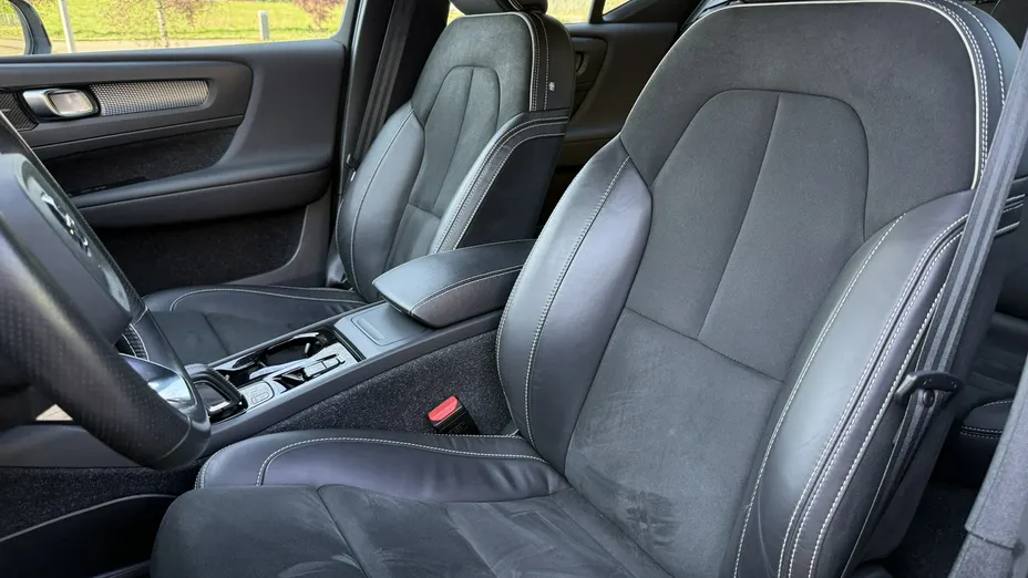 VOLVO XC40 -