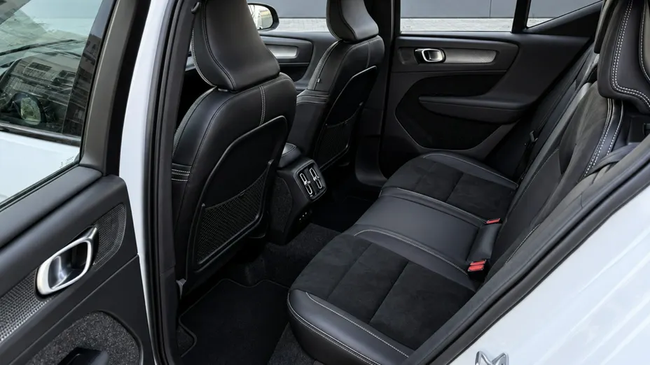 VOLVO XC40 -