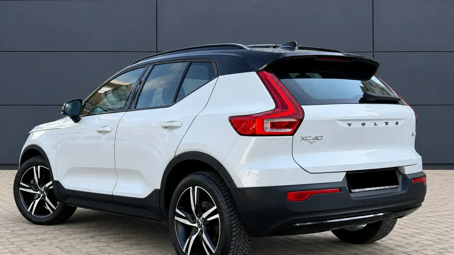 VOLVO XC40 -