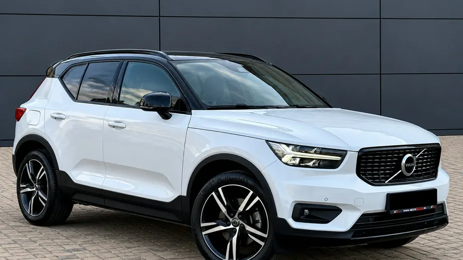 VOLVO XC40 -