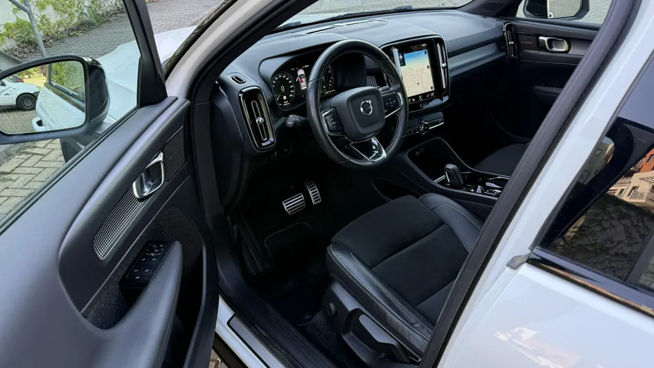 VOLVO XC40 -