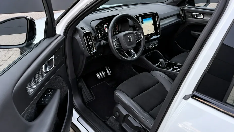 VOLVO XC40 -