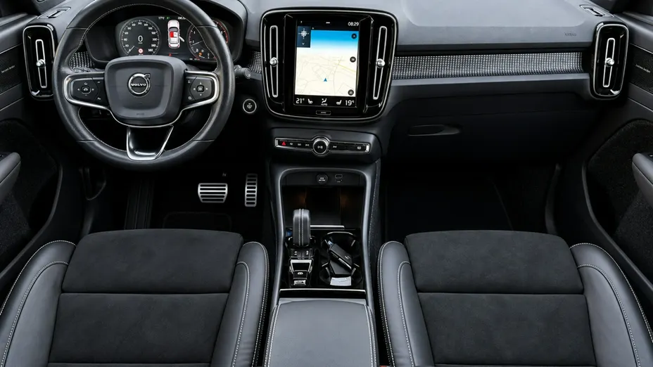 VOLVO XC40 -