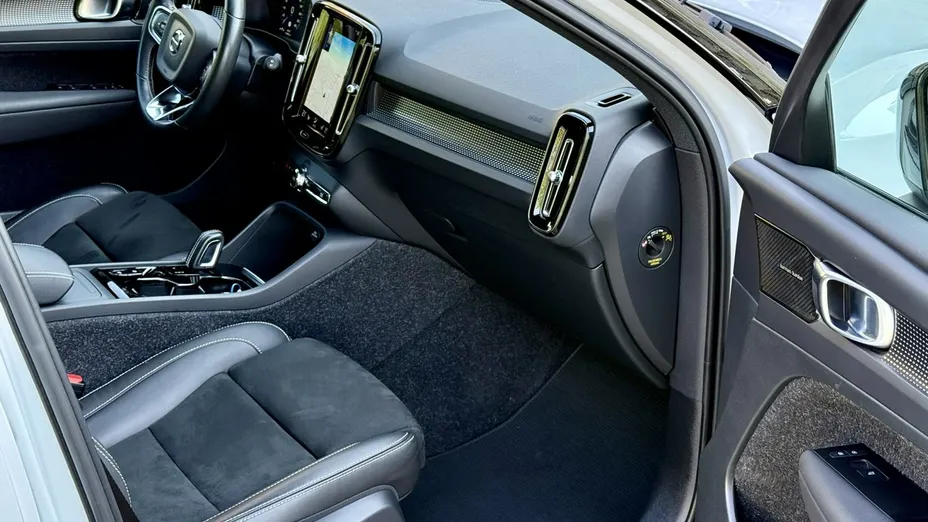 VOLVO XC40 -