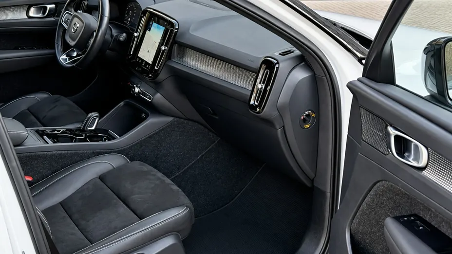 VOLVO XC40 -