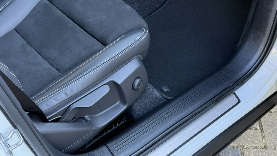 VOLVO XC40 -