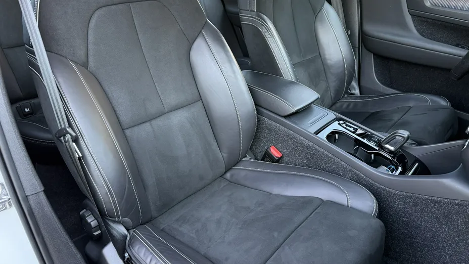 VOLVO XC40 -