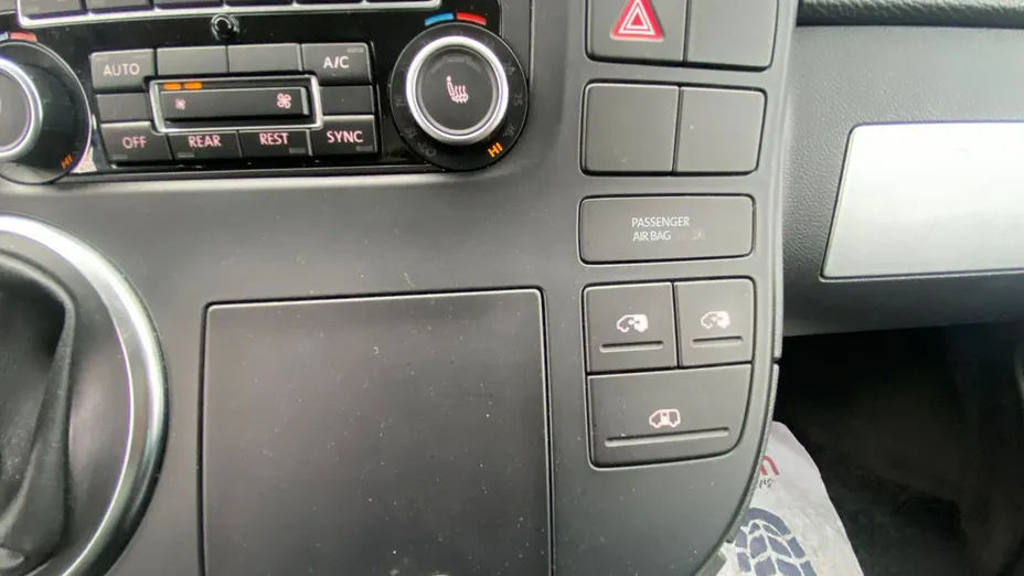 VOLKSWAGEN Multivan -