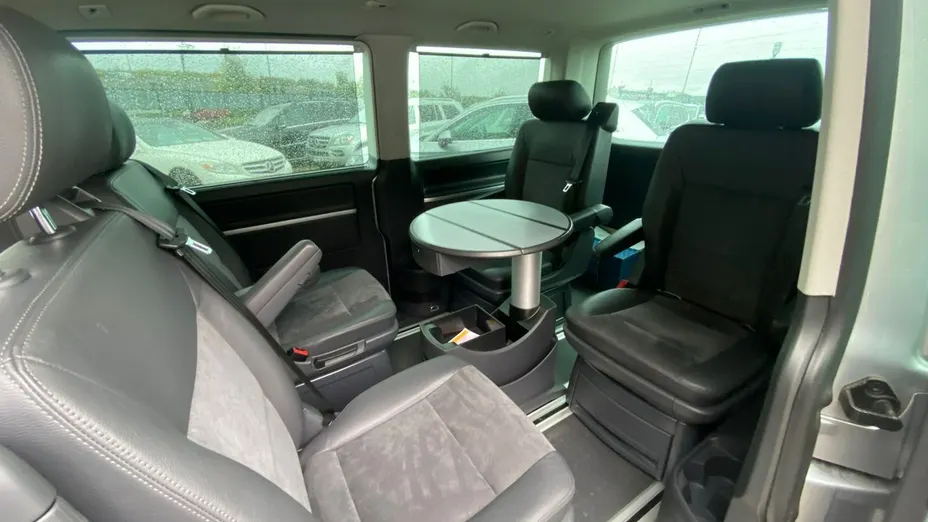 VOLKSWAGEN Multivan -