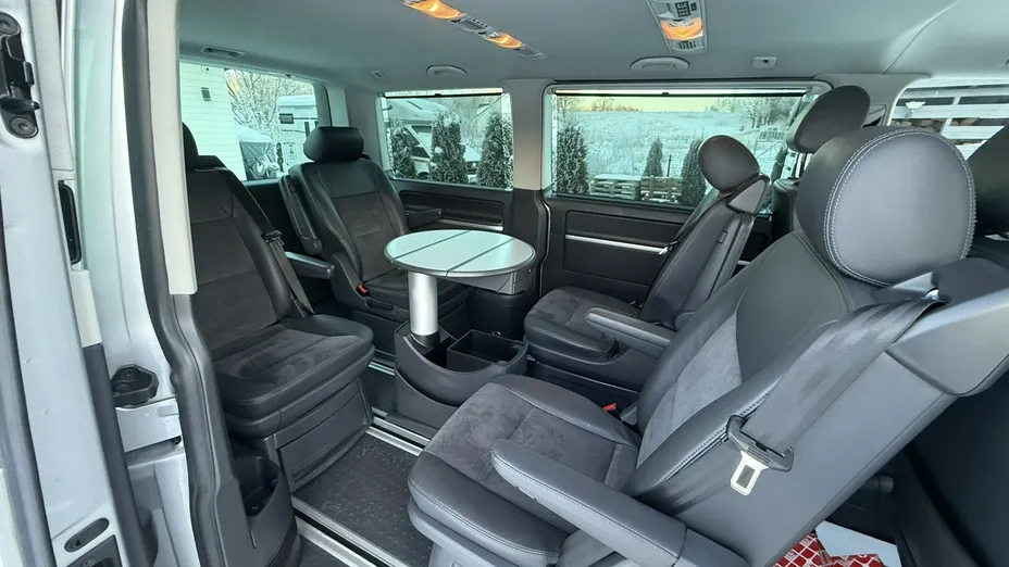 VOLKSWAGEN Multivan -