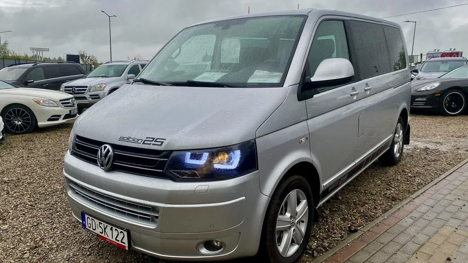 VOLKSWAGEN Multivan -